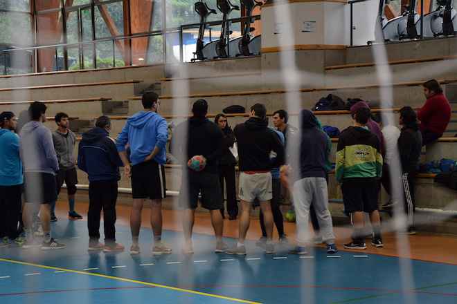 Entrenadora portuguesa enseñó en la USS a adaptar el handball a la escuela