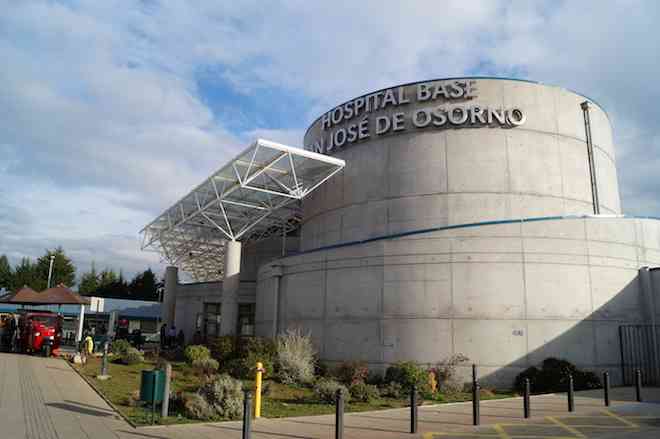Funcionarios y pacientes contagiados de COVID-19 en Hospital Base Osorno suman 117