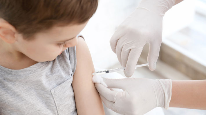Obligatorio: niños y niñas serán vacunados contra el Virus Papiloma Humano desde 4° básico