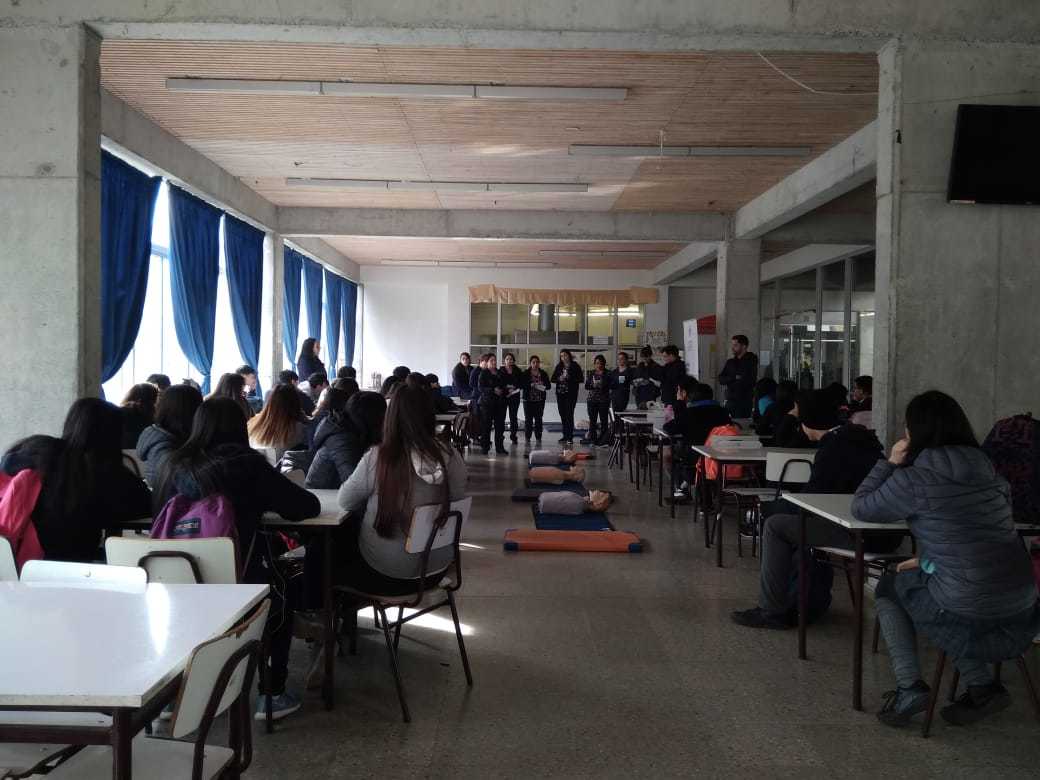 Alumnos de Enfermería realizaron capacitación en Reanimación Cardiopulmonar Básica