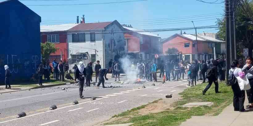 Colegio de Periodistas de Los Ríos denuncia “detenciones, agresiones y amedrentamientos” de parte de Carabineros ante protesta social