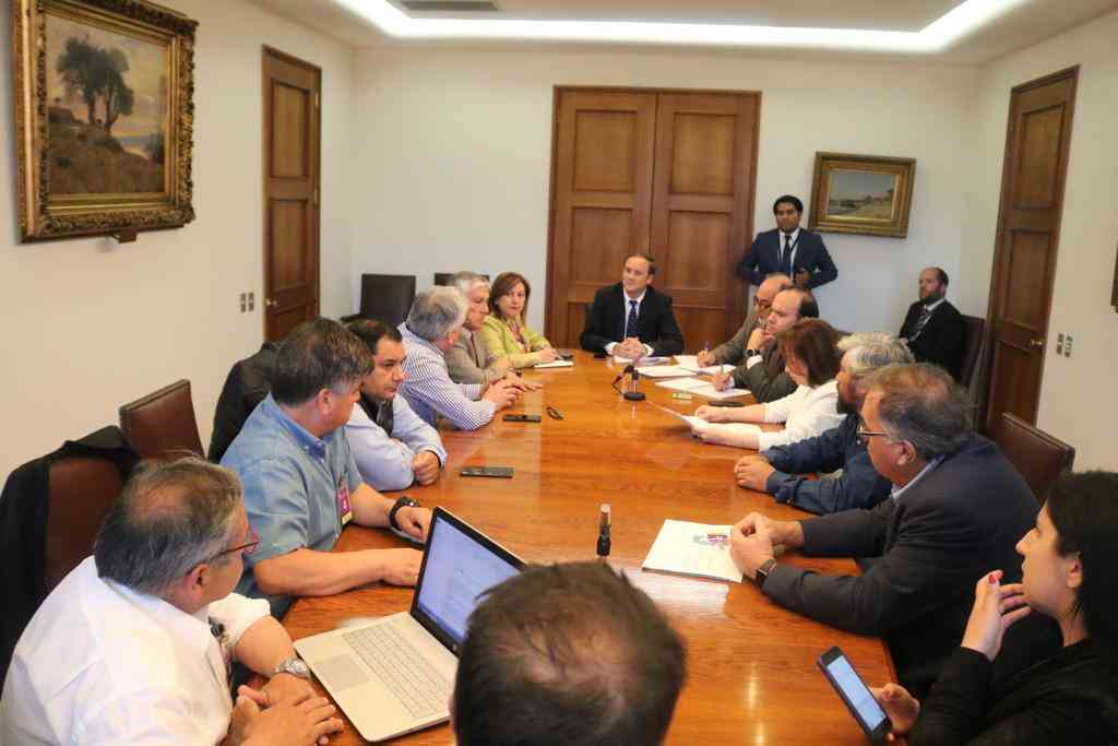 Dirigentes de la pesca artesanal y autoridades se reunieron con ministro Segpres y subsecretario de Pesca en Aysén