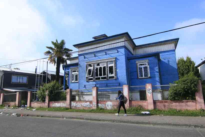 Sede de la Democracia Cristiana fue saqueada y sufrió grandes daños tras noche de violencia en Valdivia
