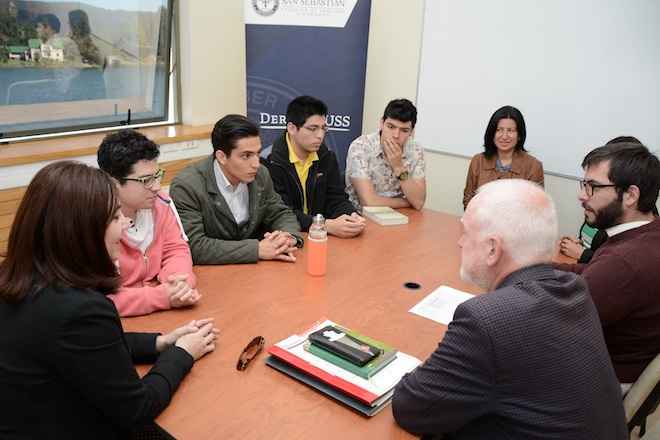 Derecho USS realiza diálogos con estudiantes por nueva Constitución