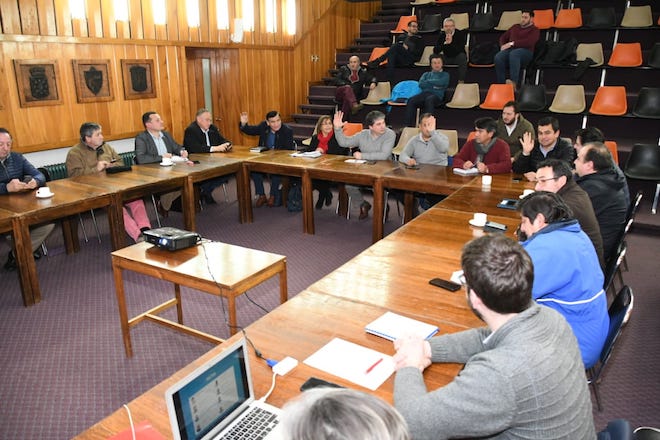 Alcaldes de Los Ríos declinan participar en consulta ciudadana del 15 de diciembre, analizando opciones locales