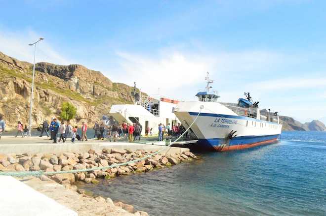 Anuncian aumento de viajes de barcaza La Tehuelche durante temporada alta en Aysén