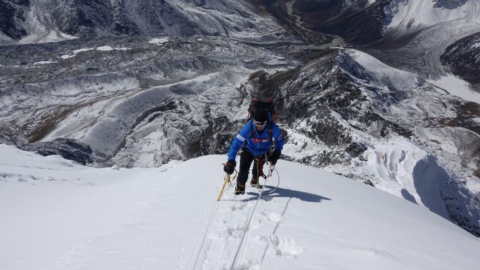 La "Ruta de los sueños" en Futrono: el montañista Hernán Leal  dictó charla motivacional a escolares