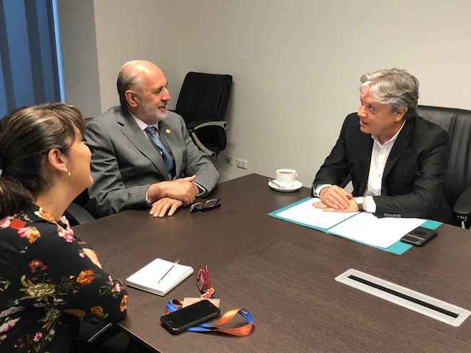 Senador Navarro pide investigar las denuncias sobre eventual injerencia extranjera en el estallido social chileno