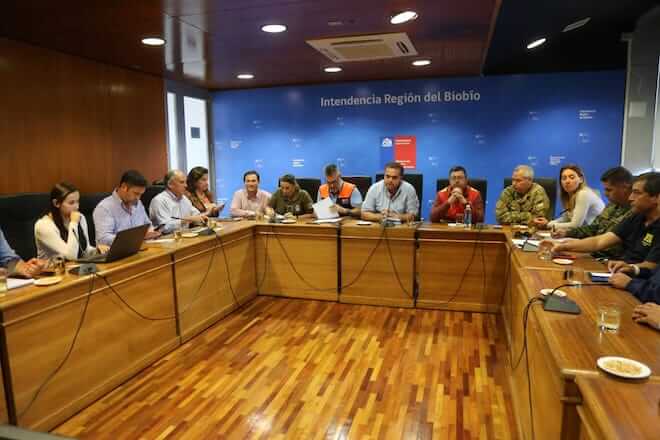 Intendente Giacaman hizo un llamado a no entorpecer la labor de bomberos y brigadistas en el combate de incendios