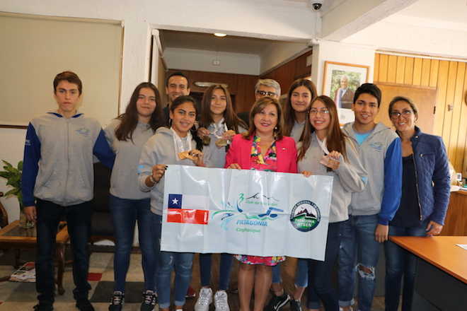 Deportistas de Coyhaique obtuvieron 16 medallas en torneo nacional de natación