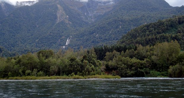 Asociación Kuzao Txaumen solicita estudio de la calidad de las aguas del río Quimán y la cuenca del Ranco por eventual contaminación en la zona