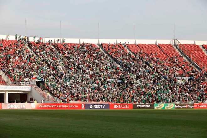 COVID-19: partidos de fútbol se jugarán sin público en Chile