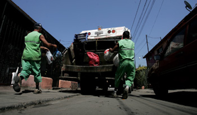 Denuncian desprotección de camiones de basura por caso de trabajador contagiado por COVID-19 en Temuco