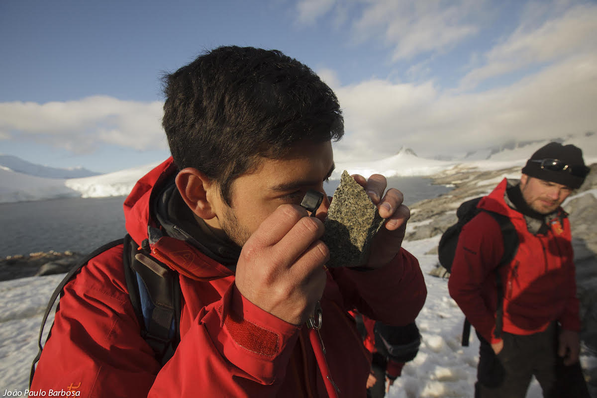 Geólogos chilenos buscan revelar el origen de la península Antártica