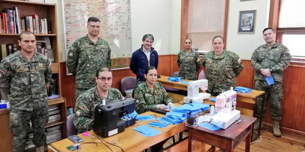 Municipio de Valdivia y Ejército trabajan en confección de mascarillas para funcionarios de salud