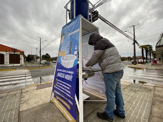 Instalan lavamanos en el centro de Río Bueno en contexto de Plan Comunal por Covid-19