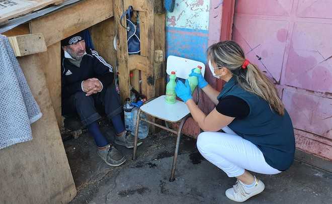 Equipos del municipio vacunan y examinan a personas en situación de calle en Temuco