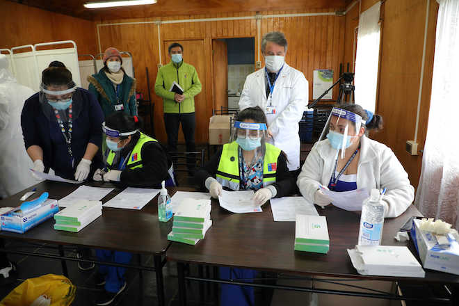 SS Concepción y Seremi de Salud realizaron testeos de PCR a vecinos de campamentos de Lota