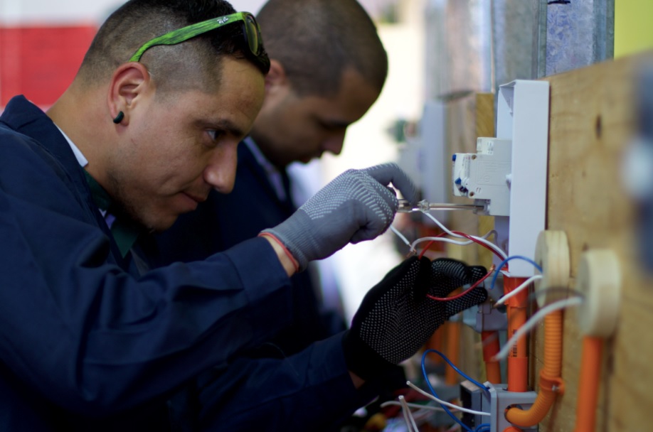 Proyecto “Aprendices”: la apuesta para convertir a trabajadores chilenos en “Maestros Guías”