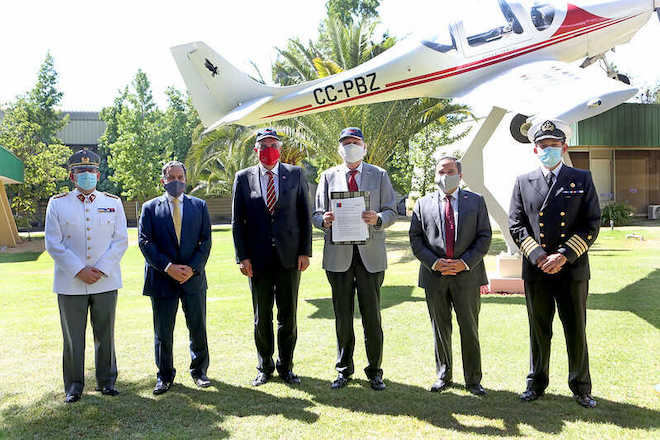 Ministerio de Defensa y ProChile firman convenio para promocionar productos no militares de Famae, Asmar y Enaer en el extranjero