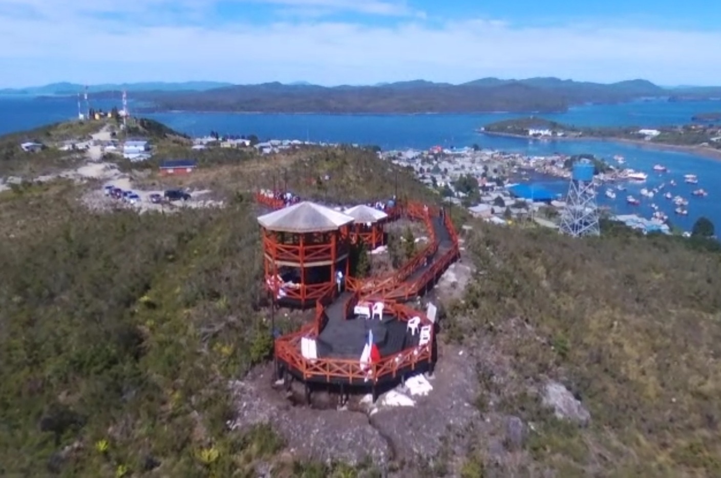 Inauguran “mirador de ballenas” en Melinka