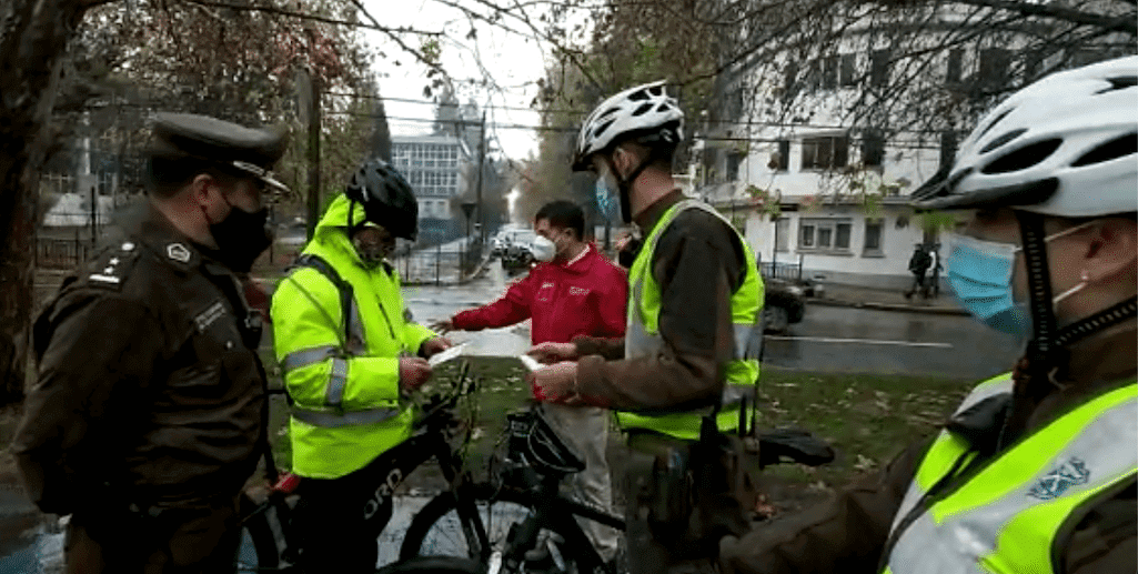 En el contexto del Día Mundial de la Bicicleta, Carabineros reforzó la entrega de información preventiva a ciclistas