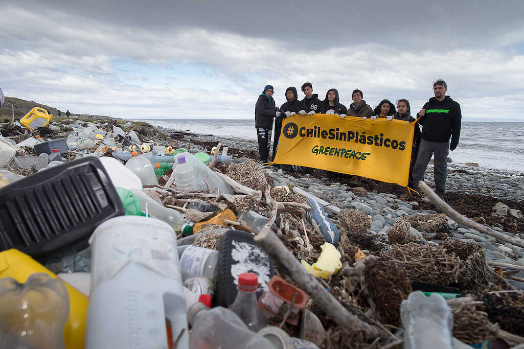 En el Día Mundial de los Océanos Greenpeace llama a “exigir alternativas a las empresas” frente a contaminación por plásticos