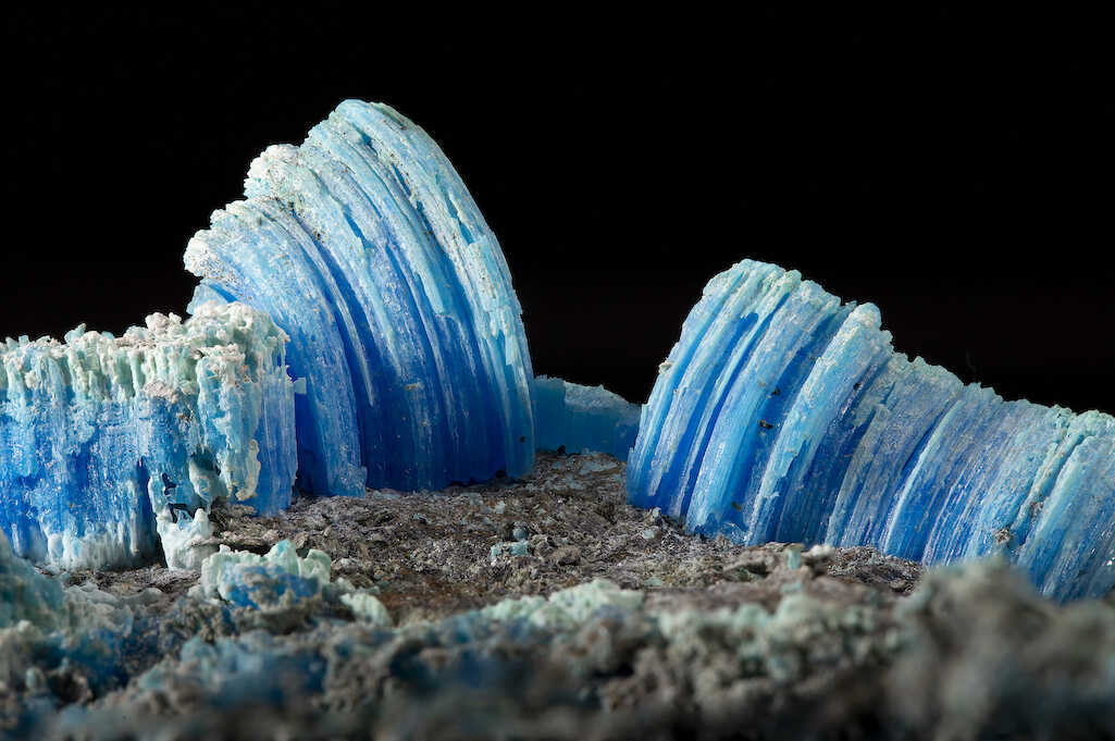 Lanzan libro con más de 90 fotografías de minerales de Chile