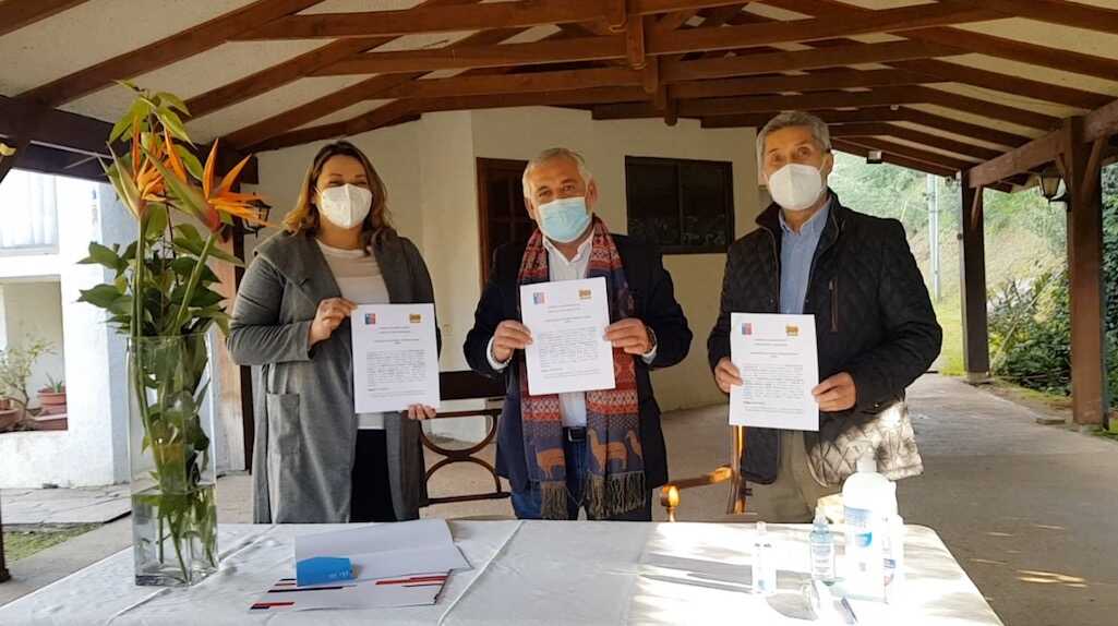 Seremi de Economía Mauricio Gutiérrez firmó convenio de funcionamiento en pandemia con Zoológico de Concepción 