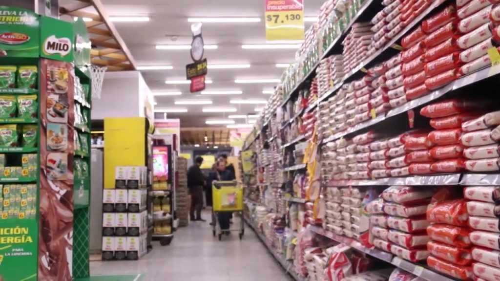 ¿Supermercados con un pasillo a granel y libre de plásticos en Chile?: videojuego une a Fortnite y Greenpeace contra el sobreconsumo