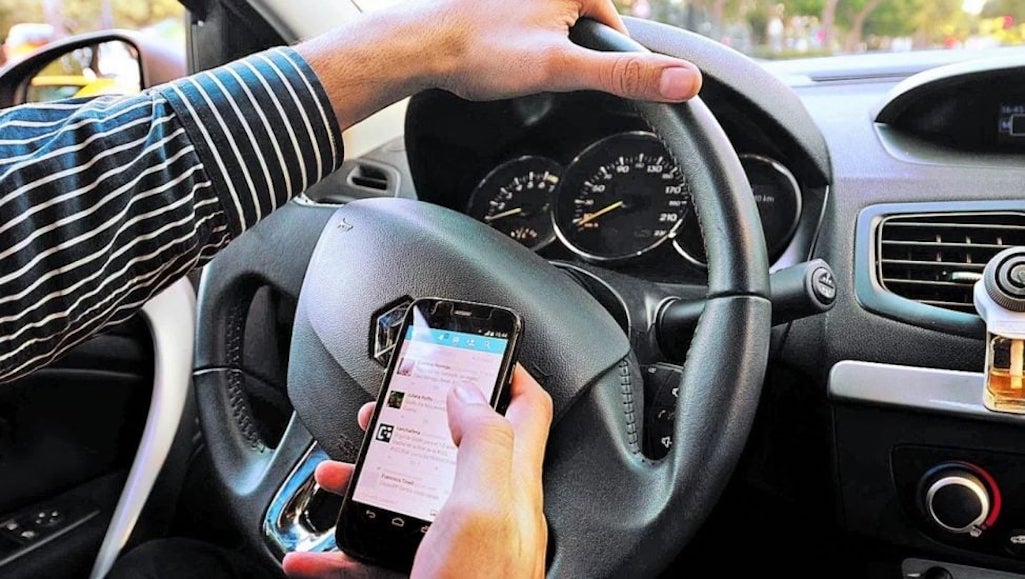 Ley No Chat ya es realidad en Chile: qué implica la nueva norma para conductores que manipulen su celular al conducir