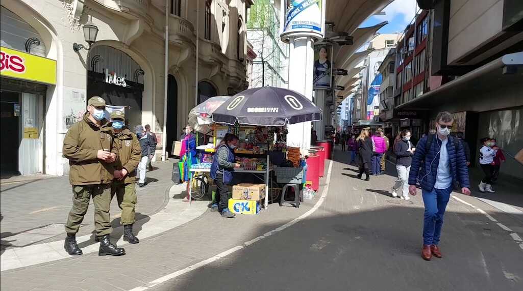 Plan de Intervención de Carabineros en el centro de Concepción ha permitido detener a 33 personas por delitos y cursar 133 infracciones por comercio ilegal