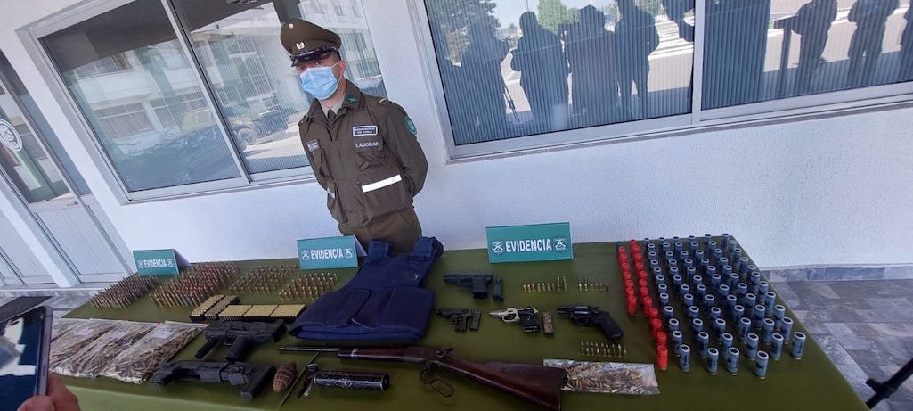 Encuentran gran cantidad de armas, municiones y granadas de guerra en Hualpén