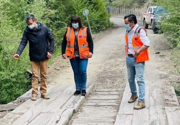 Alcalde Acuña inspecciona estado de puentes en sectores rurales de San Rosendo