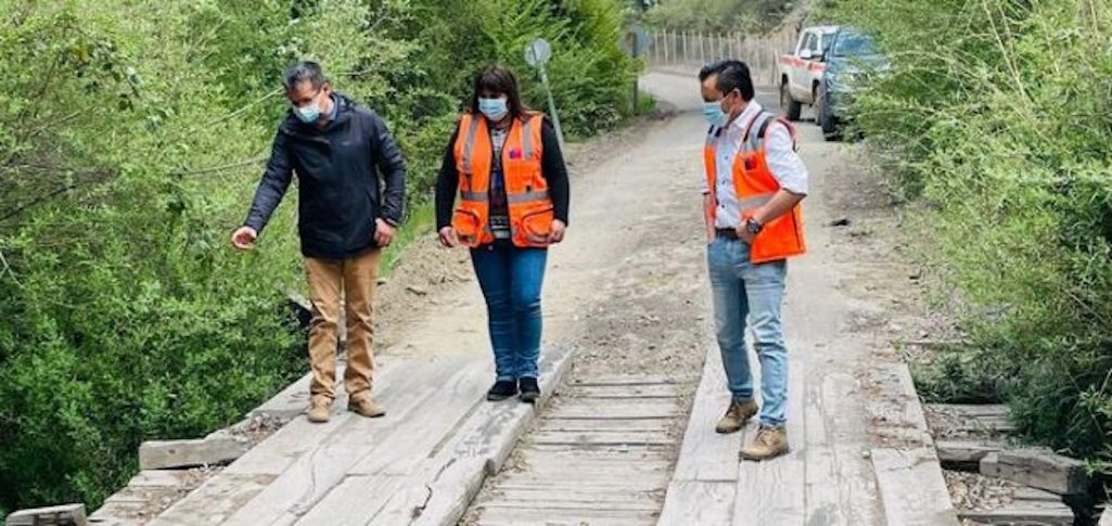 Alcalde Acuña inspecciona estado de puentes en sectores rurales de San Rosendo