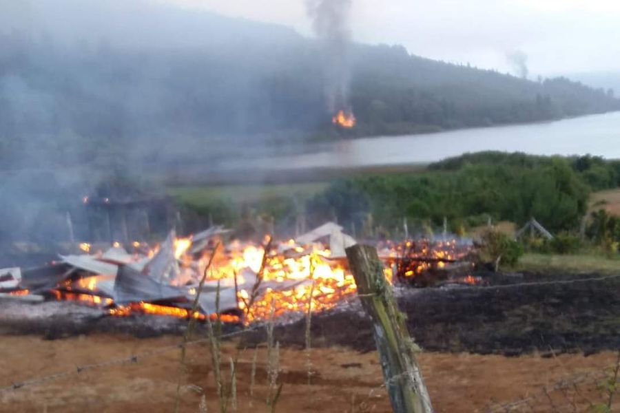 Resistencia Mapuche Lavkenche (RML) se adjudica ataque en lago Lanalhue: no pararán "mientras forestales devasten territorio y empresas turísticas lucren"