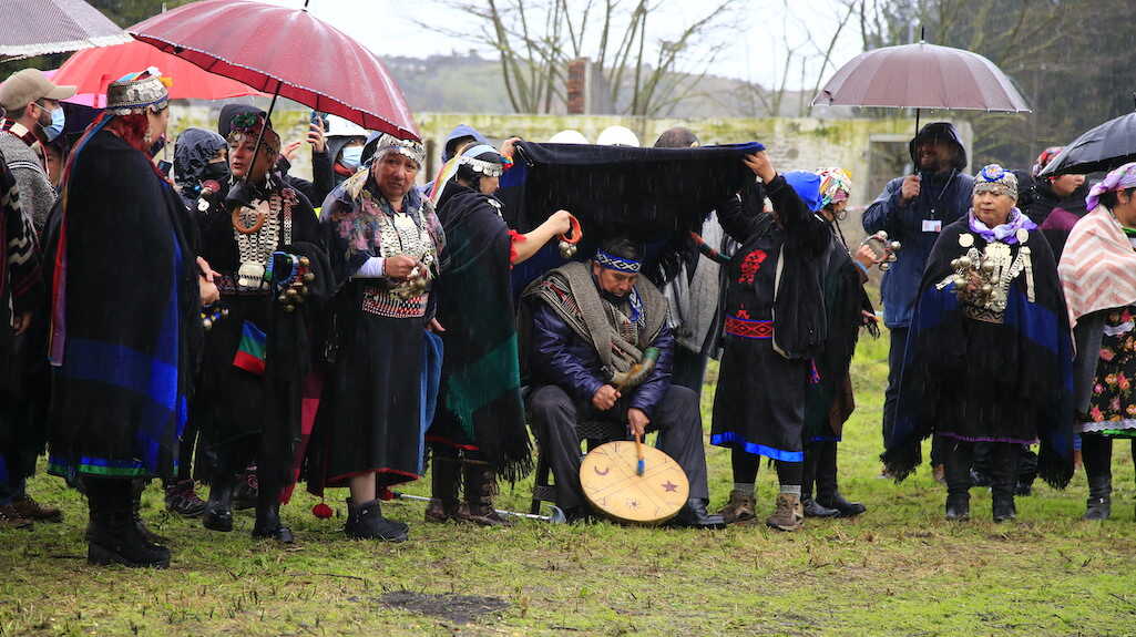 Con ceremonia ancestral comunidades mapuche y autoridades preparan terreno donde se construirá el nuevo Hospital de Coronel