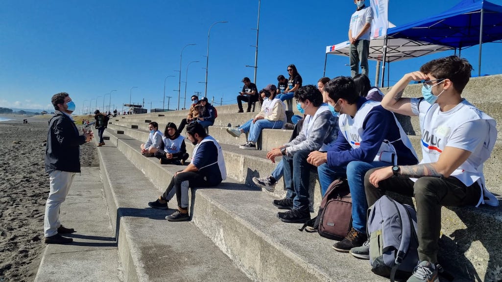 Injuv invita a jóvenes del Biobío a inscribirse en voluntariado intergeneracional