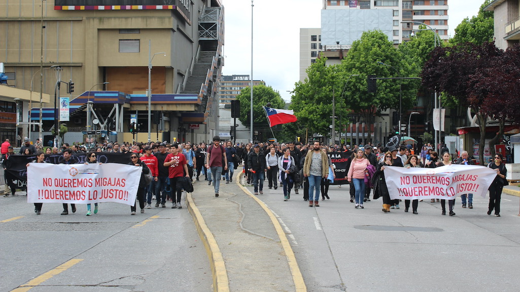 Trabajadores de la UCSC marchan por Concepción en demanda de mejores condiciones
