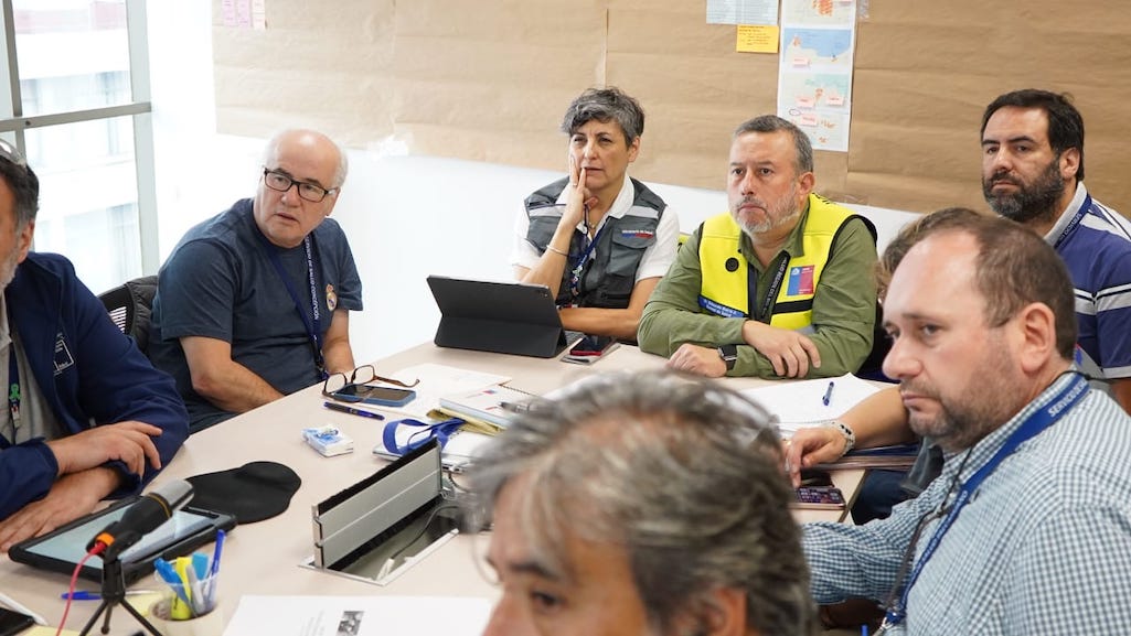 Ministra Aguilera visita comuna de Arauco, afectada por incendios forestales