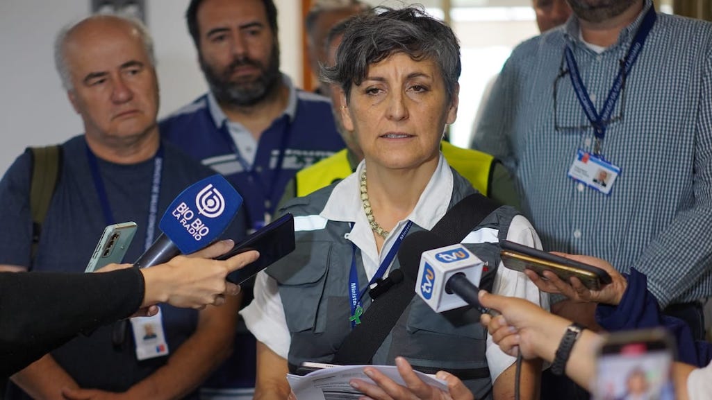 Ministra de Salud, Seremi de Salud y Servicios de Salud de la Región del Biobío analizan situación de Red Asistencial producto de incendios forestales