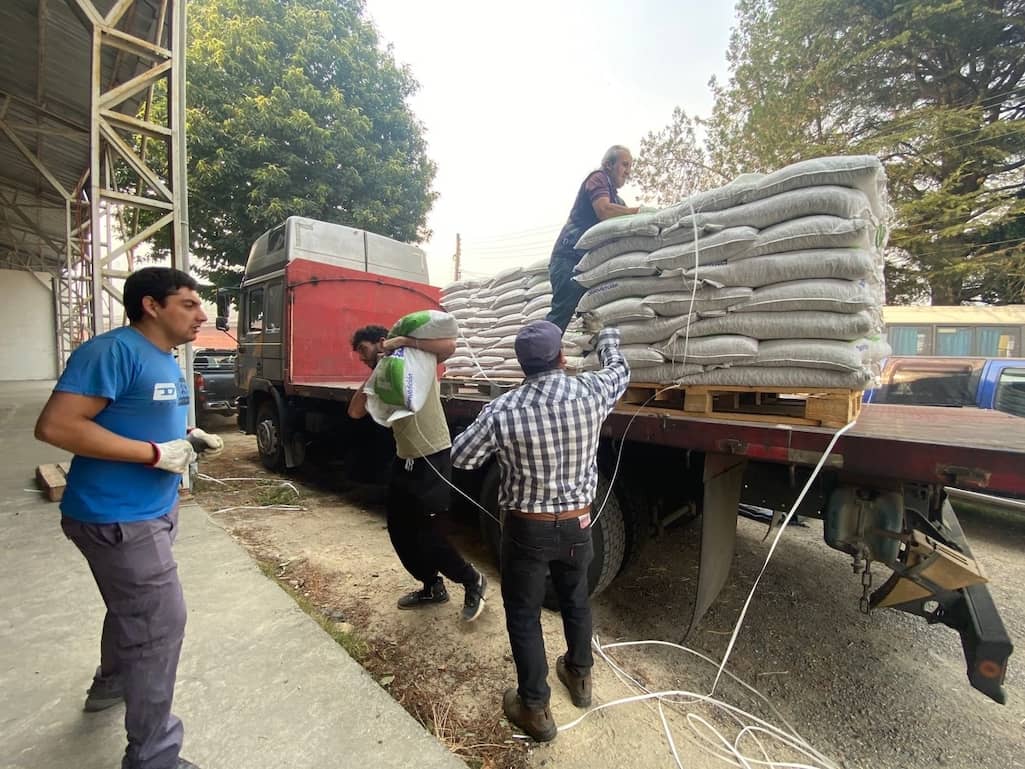 30 mil kilos de alimento para animales reciben agricultores afectados por incendios en Santa Juana