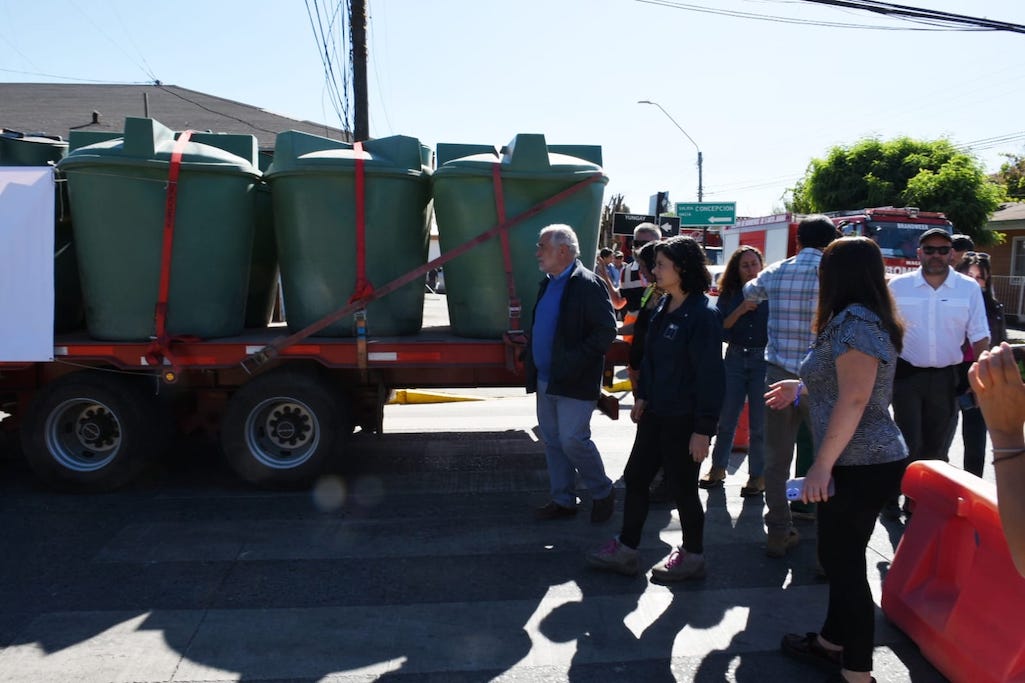 Ministro Montes destaca donación de 200 estanques de agua por parte de empresas sanitarias para localidades afectadas del Biobío por el mega incendio