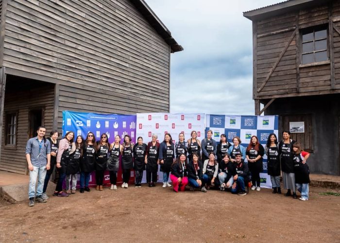 Con fabricación de cerámicas conmemoran Día de la Mujer en “Pueblito Minero” de Lota