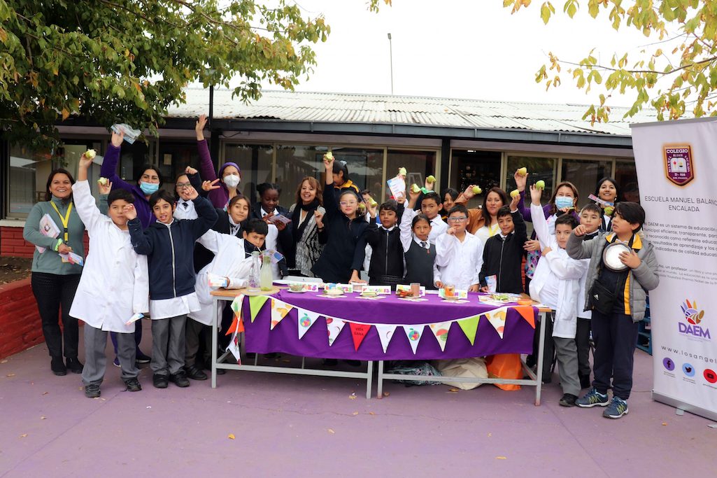 Importancia de colaciones saludables en la etapa escolar difunden en Los Ángeles