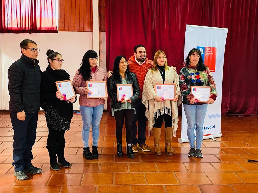 Mujeres de San Rosendo se capacitan en educación financiera familiar gracias al Fosis