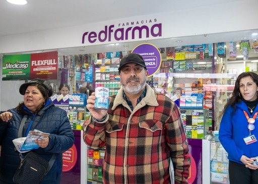 Farmacia ofrece pescado en conserva mediante máquinas expendedoras en Biobío