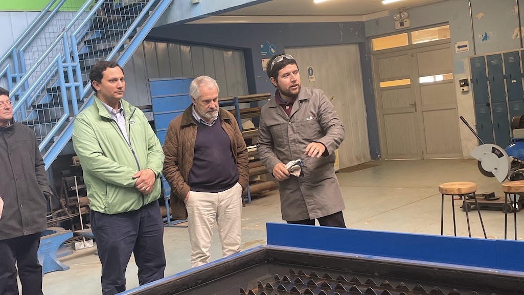 Senadores de la Región del Biobío visitan el Liceo Industrial de Tomé por eventual cambio en la ley que rige los liceos de administración delegada