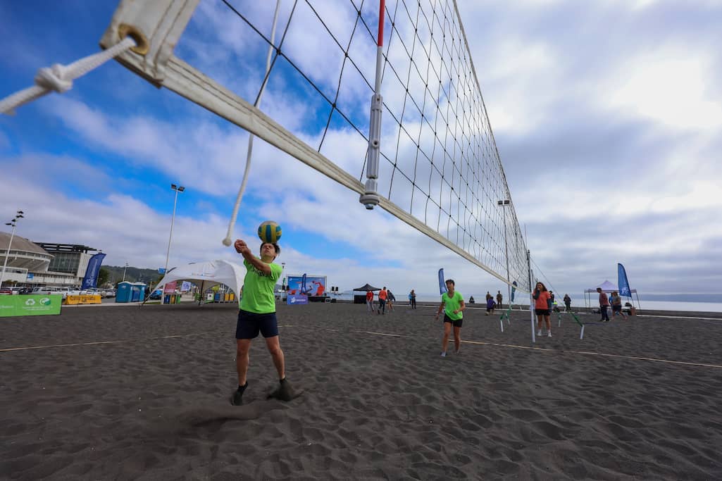 Más de 200 deportistas le dan vida al torneo amateur que se realiza en las playas de Talcahuano, Tomé y Coronel